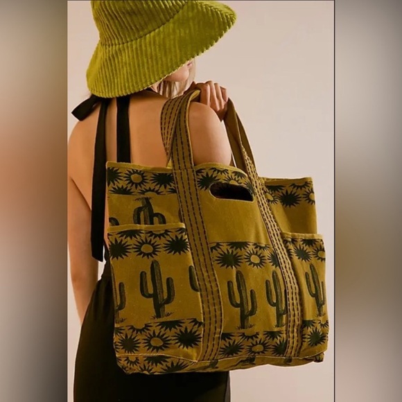 FREE PEOPLE Printed Caravan Tote Bag in Cactus - Picture 4 of 8